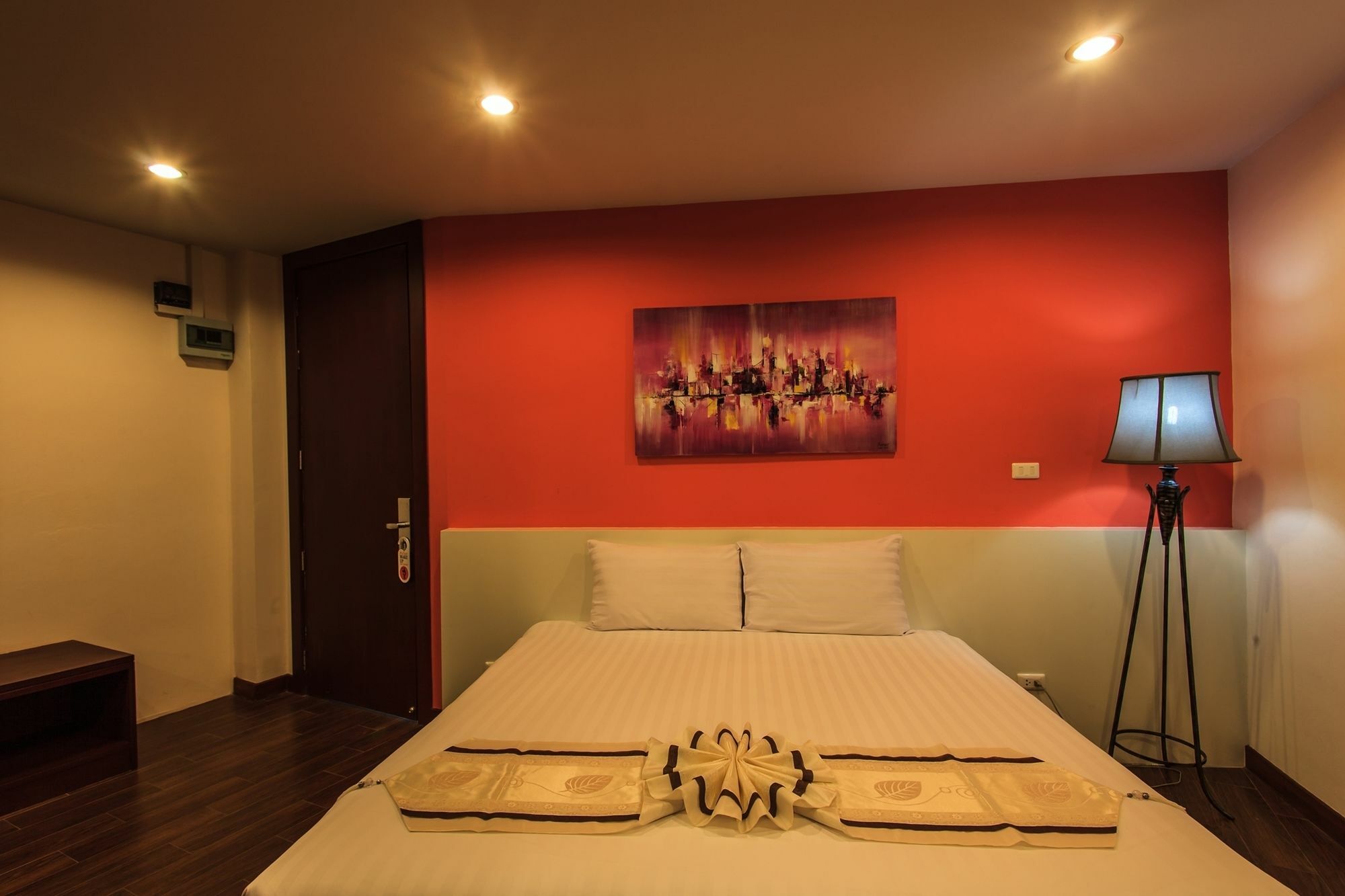 Paksaa Boutique Hotel Patong Exterior photo